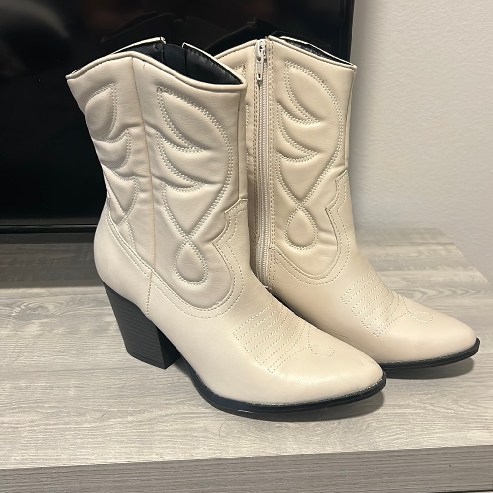 Wild Fable White Cowgirl boots